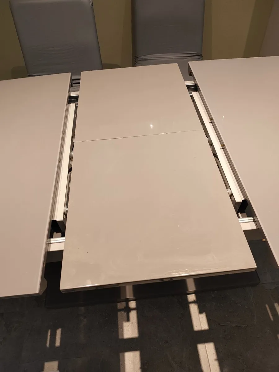 Dining table and chairs - Image 4