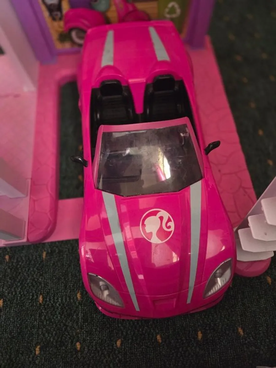 Barbie Dreamhouse with car - Image 3
