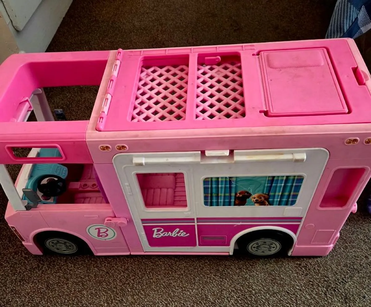 Barbie Dreamhouse with car - Image 4
