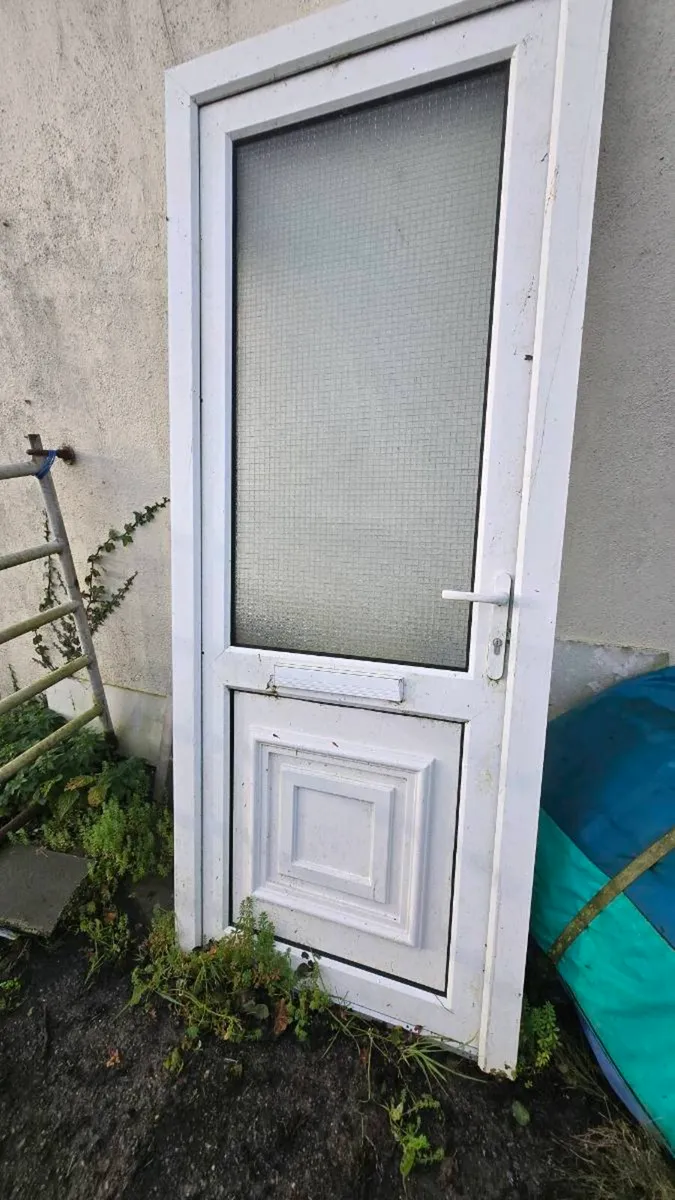 Selection of white windows - Image 4