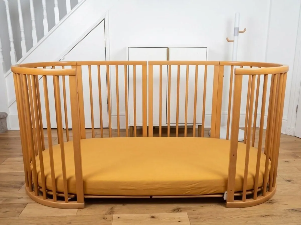 Stokke V2 Baby Cot with Mattress - Image 1
