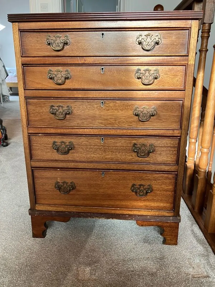 chest of drawers - Image 1