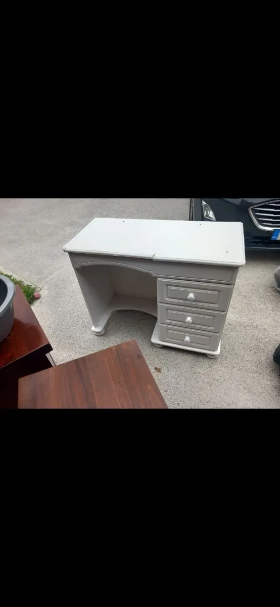 Bedroom furniture - Image 2