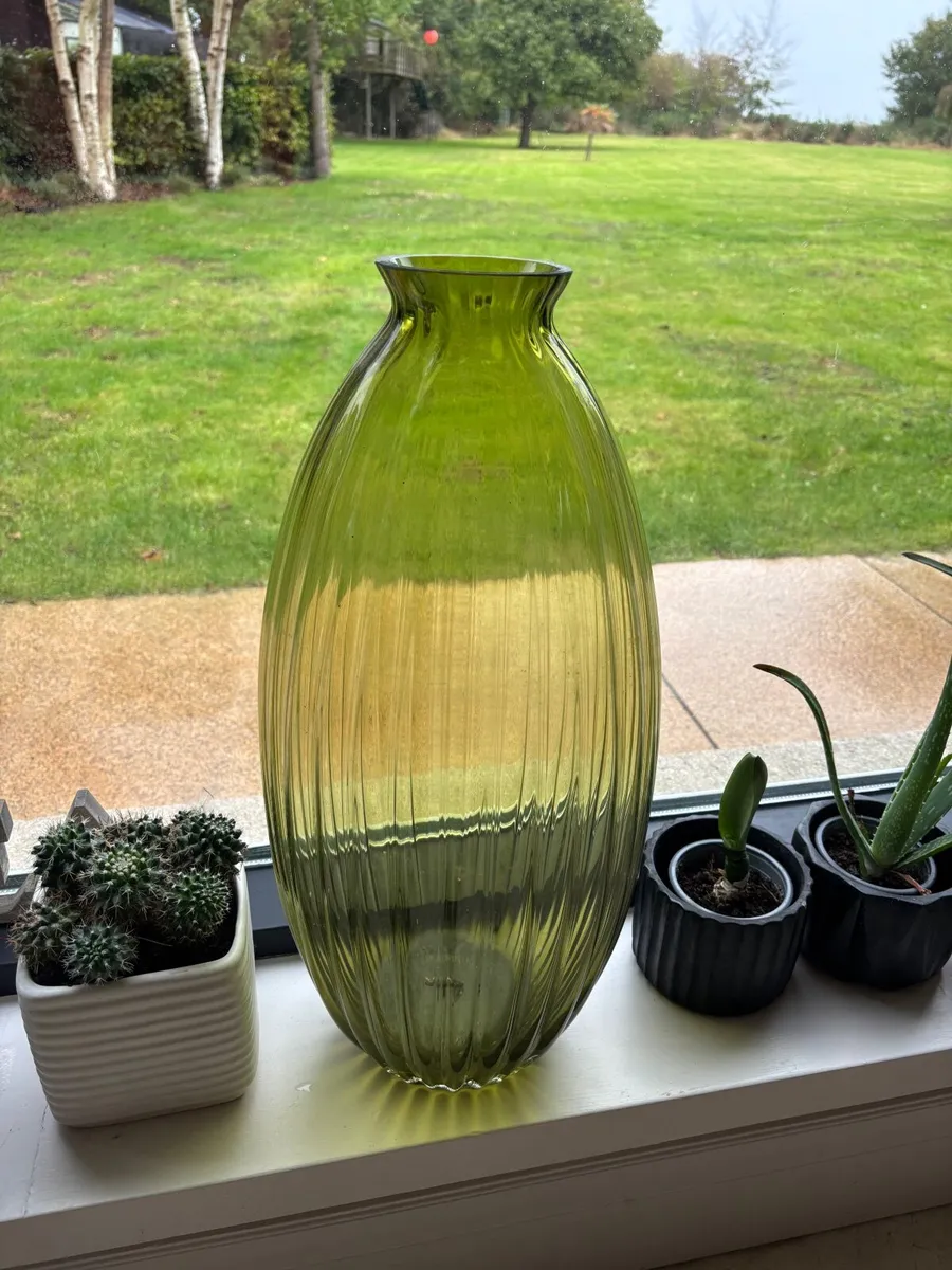 Tall glass vase - Image 3