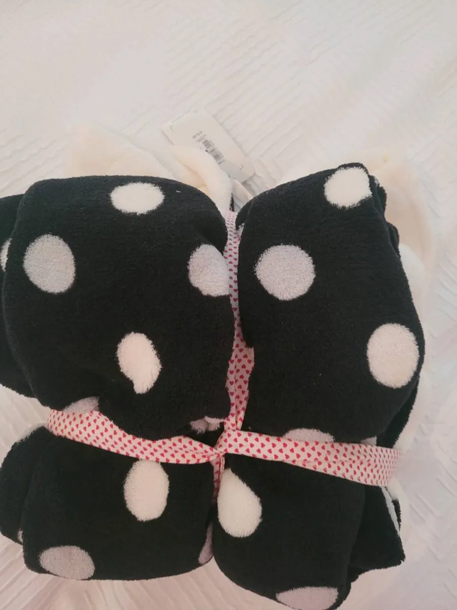 Brand new pyjamas - Image 1