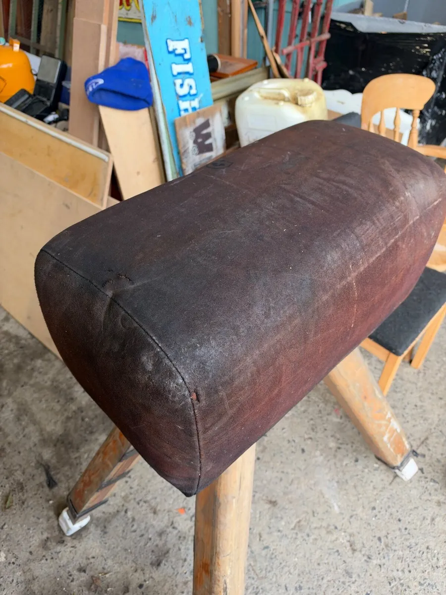 Vintage gymnastics vaulting horse - Image 2