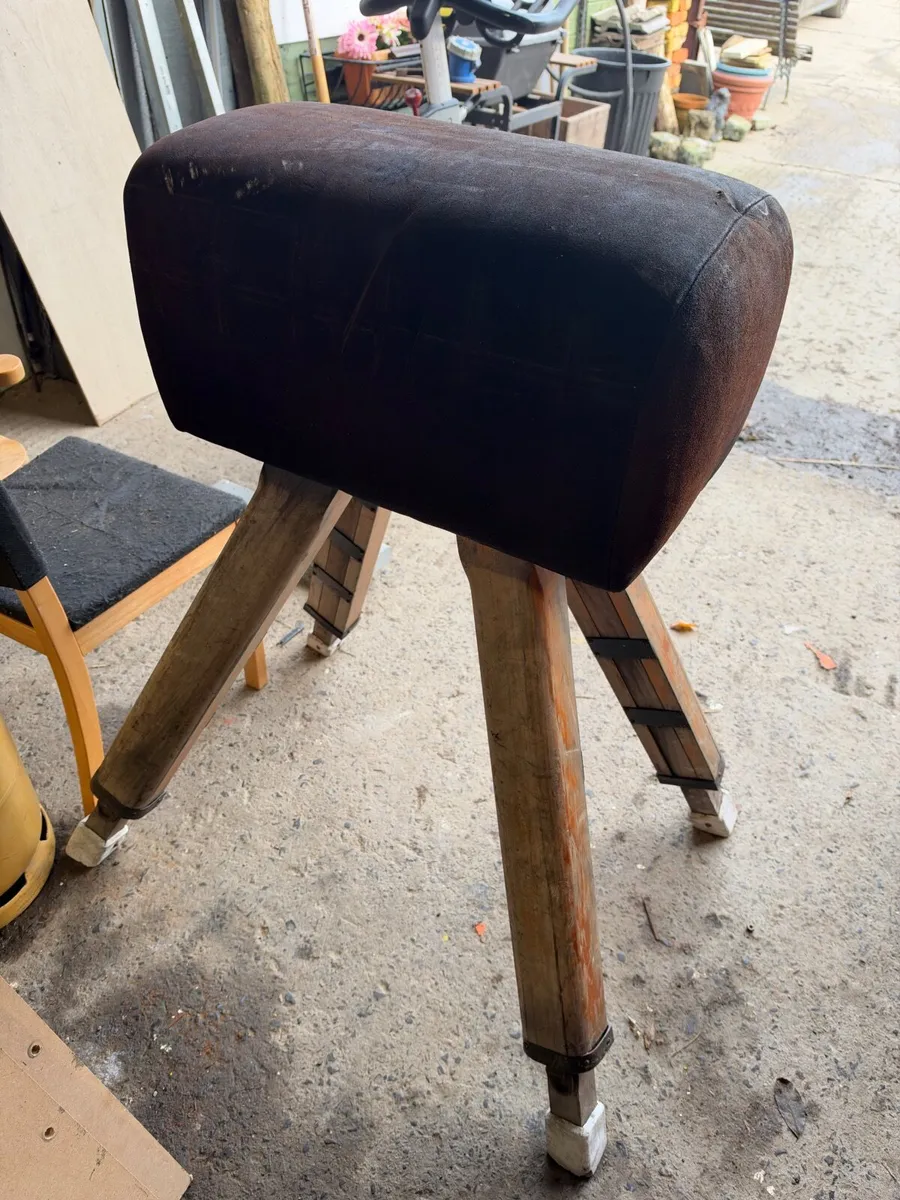 Vintage gymnastics vaulting horse - Image 3