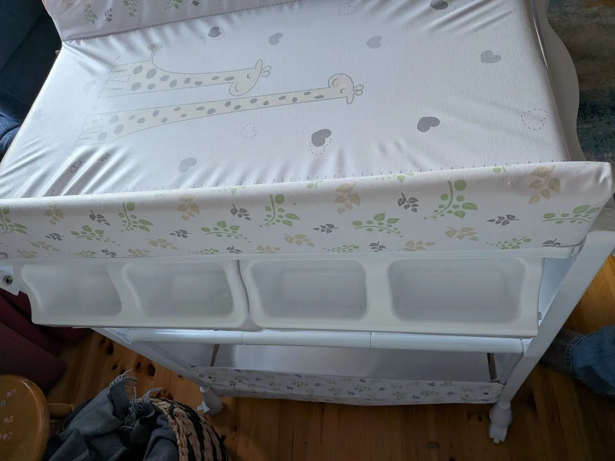 Changing table - Image 1