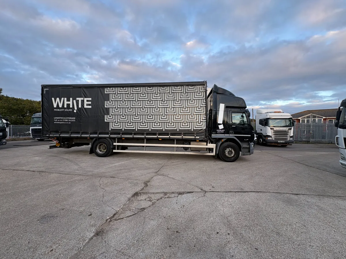 DAF LF290 18 TONNER WITH VERY RARE 31FT BODY for sale in Armagh for £ ...