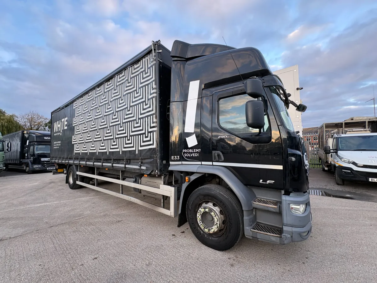 DAF LF290 18 TONNER WITH VERY RARE 31FT BODY for sale in Armagh for £ ...