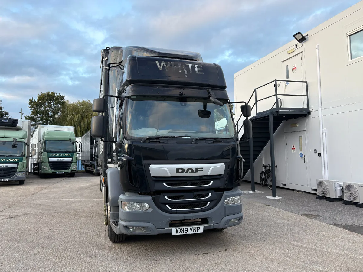 DAF LF290 18 TONNER WITH VERY RARE 31FT BODY - Image 1