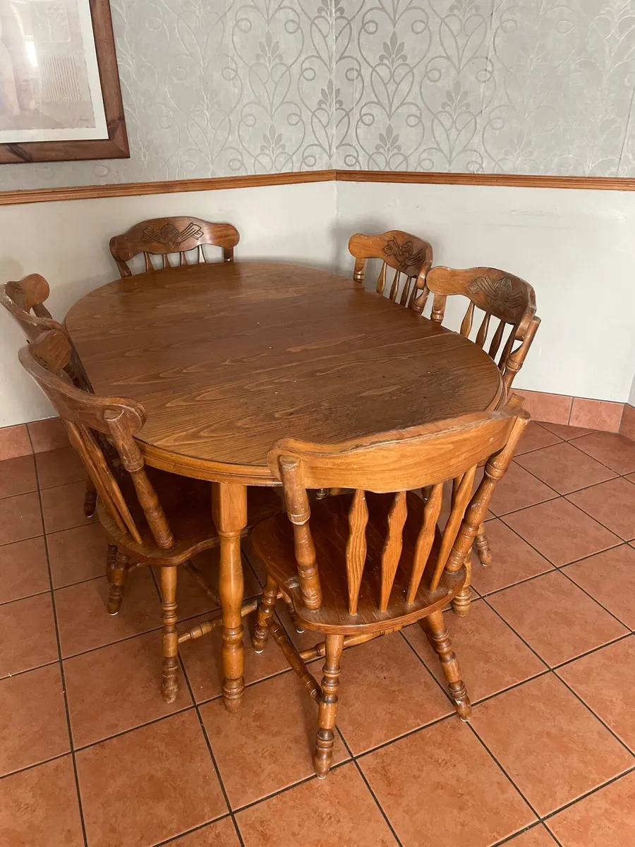 Kitchen table and chairs - Image 1
