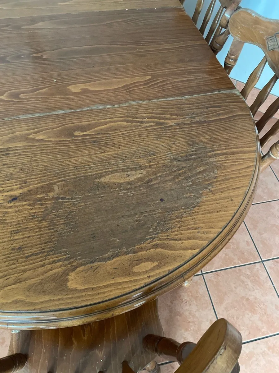Kitchen table and chairs - Image 2