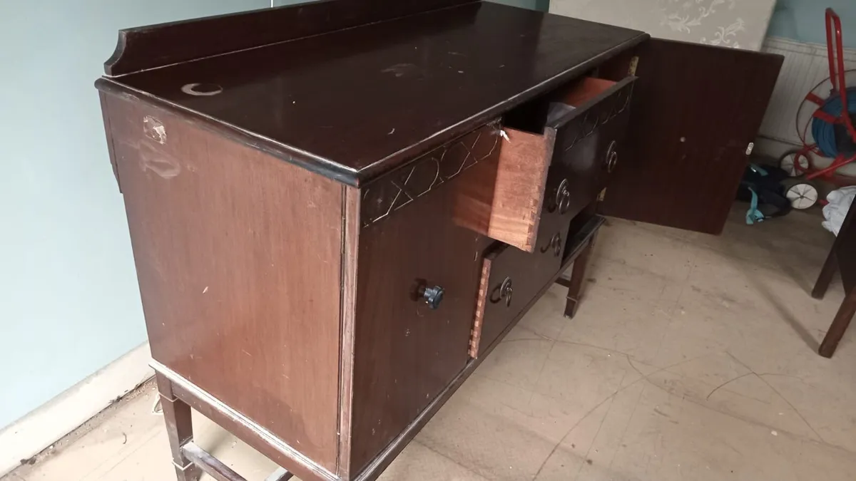 Bedroom cupboard - Image 1