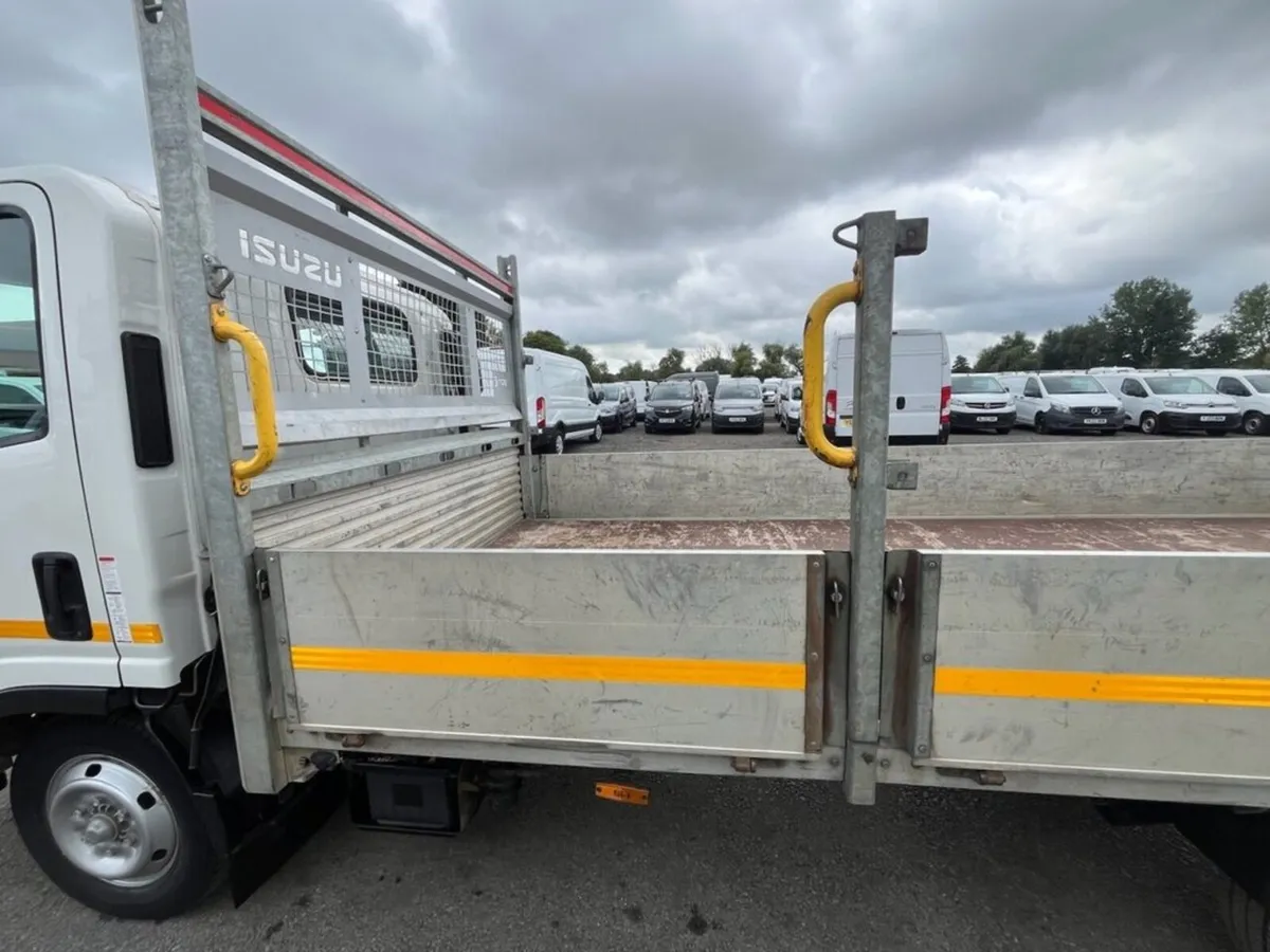 2023 Isuzu Grafter Dropside Van - Image 3