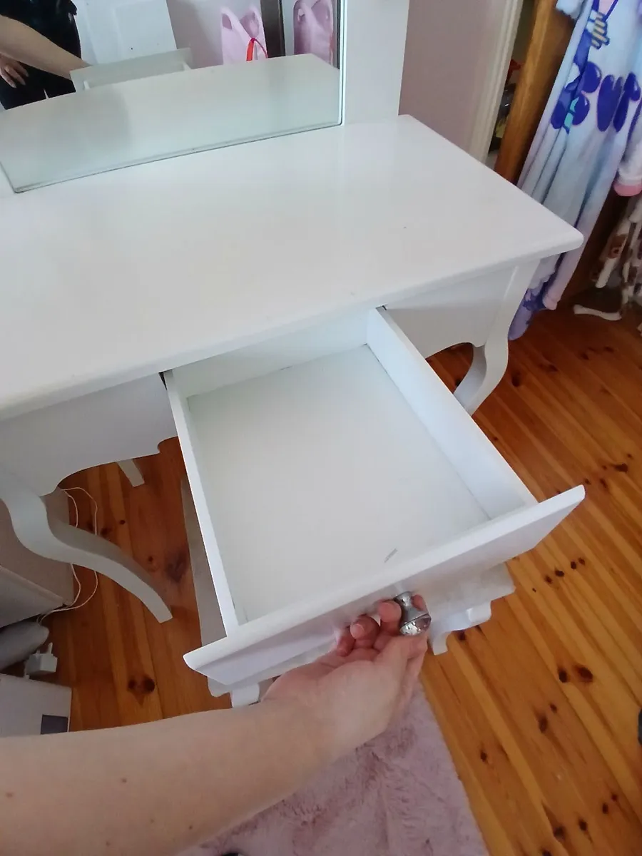 Vanity table - Image 4