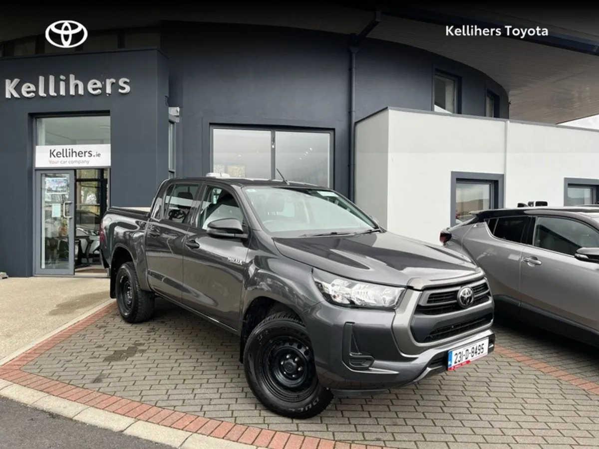 Toyota Hilux 2.4 DLX MANUAL - Image 1