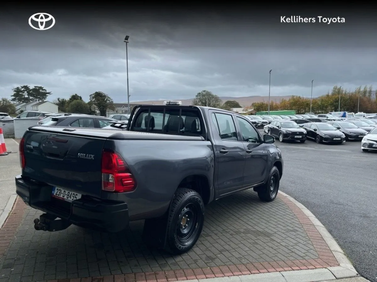Toyota Hilux 2.4 DLX MANUAL - Image 2
