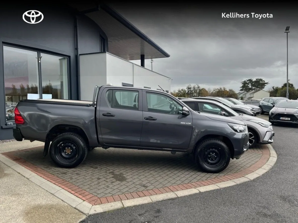 Toyota Hilux 2.4 DLX MANUAL - Image 3