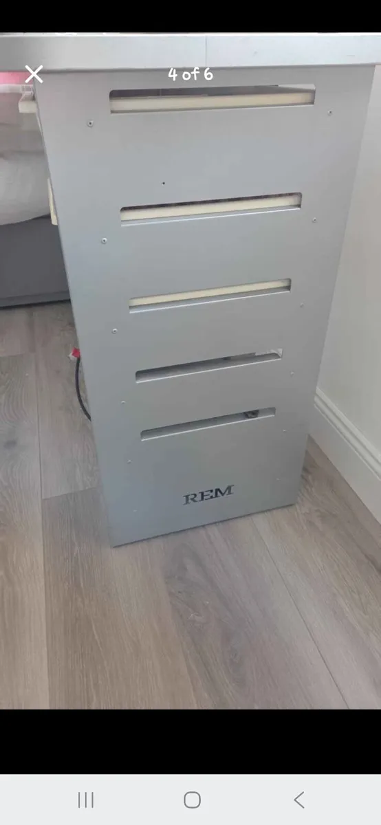 Nail desk with built in extractor fan. - Image 2