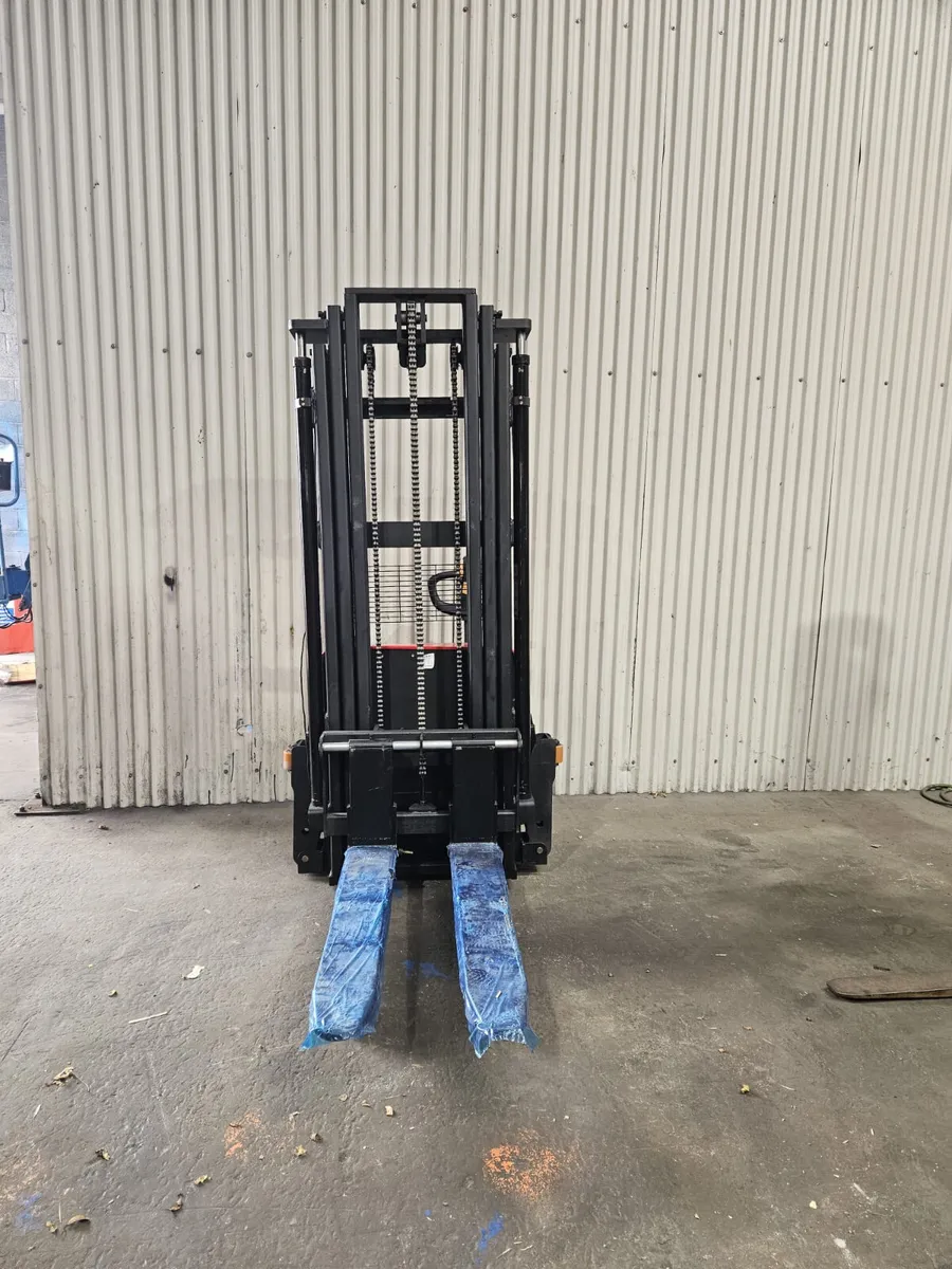 New Electric pallet stacker - Image 1