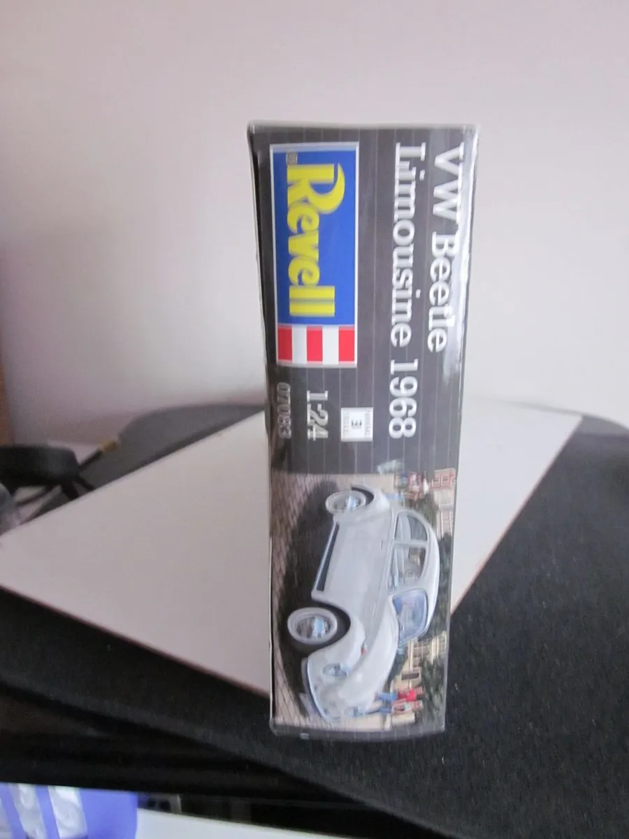 VW Beetle Limousine Revell Model Kit - Image 4