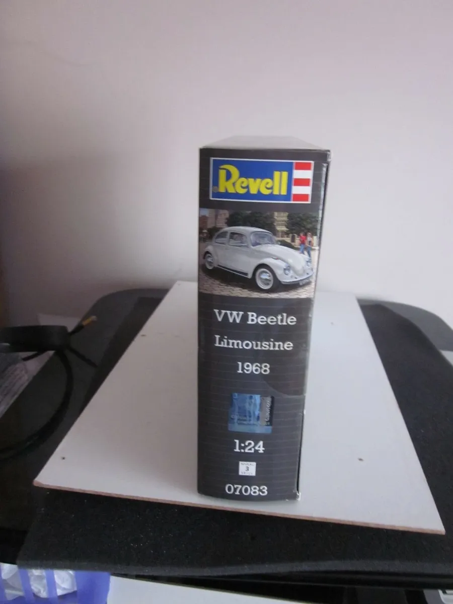 VW Beetle Limousine Revell Model Kit - Image 3