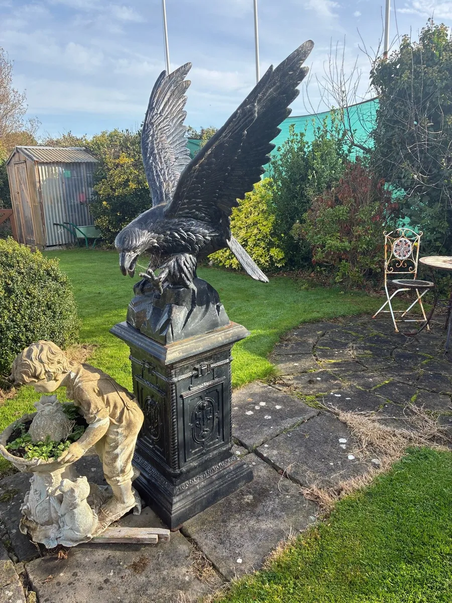 Garden ornament - eagle and base - Image 2