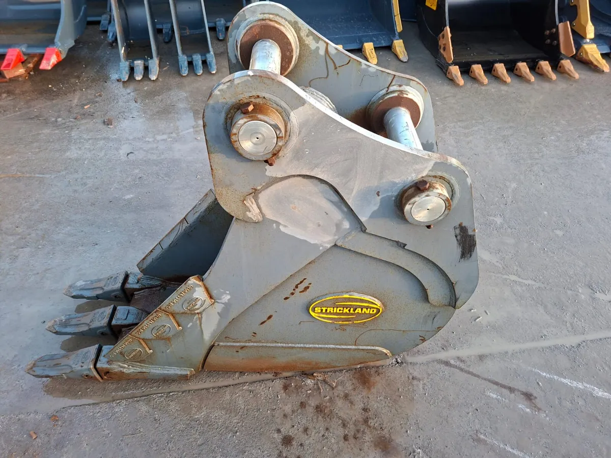 Strickland 18" Bucket - Image 1