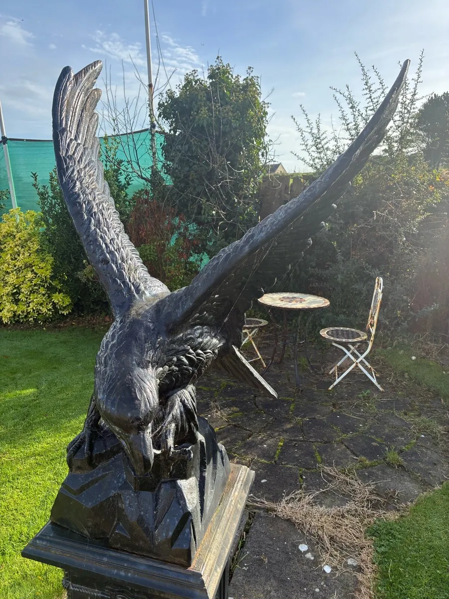 Garden ornament - eagle and base - Image 4