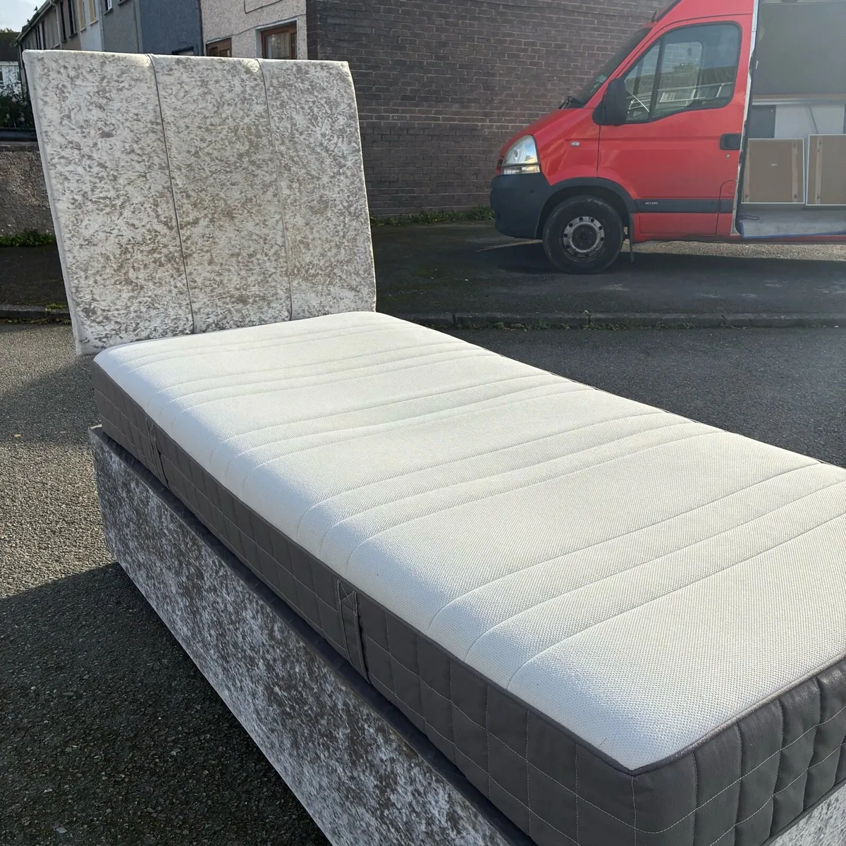 Single crushed Velvet Bed & Mattress - Image 3