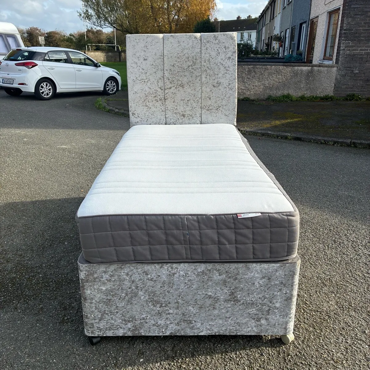 Single crushed Velvet Bed & Mattress - Image 1