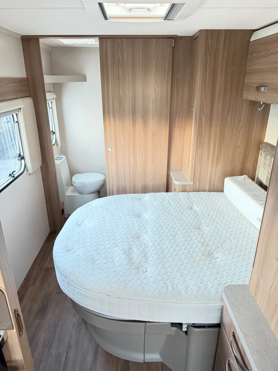 ✨BARGAIN 2015 SWIFT DOUBLETTE 4 BERTH ISLAND BED✨ - Image 3