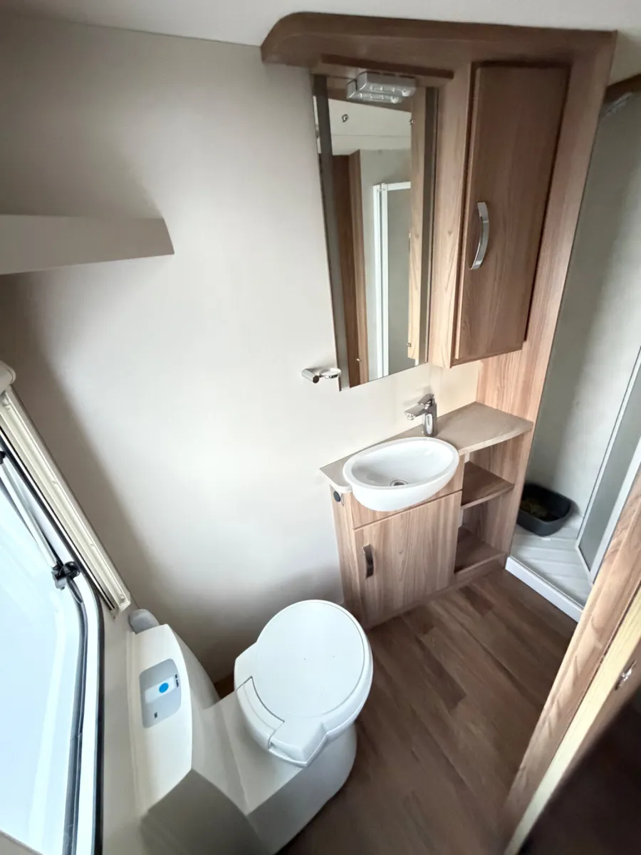 ✨BARGAIN 2015 SWIFT DOUBLETTE 4 BERTH ISLAND BED✨ - Image 4