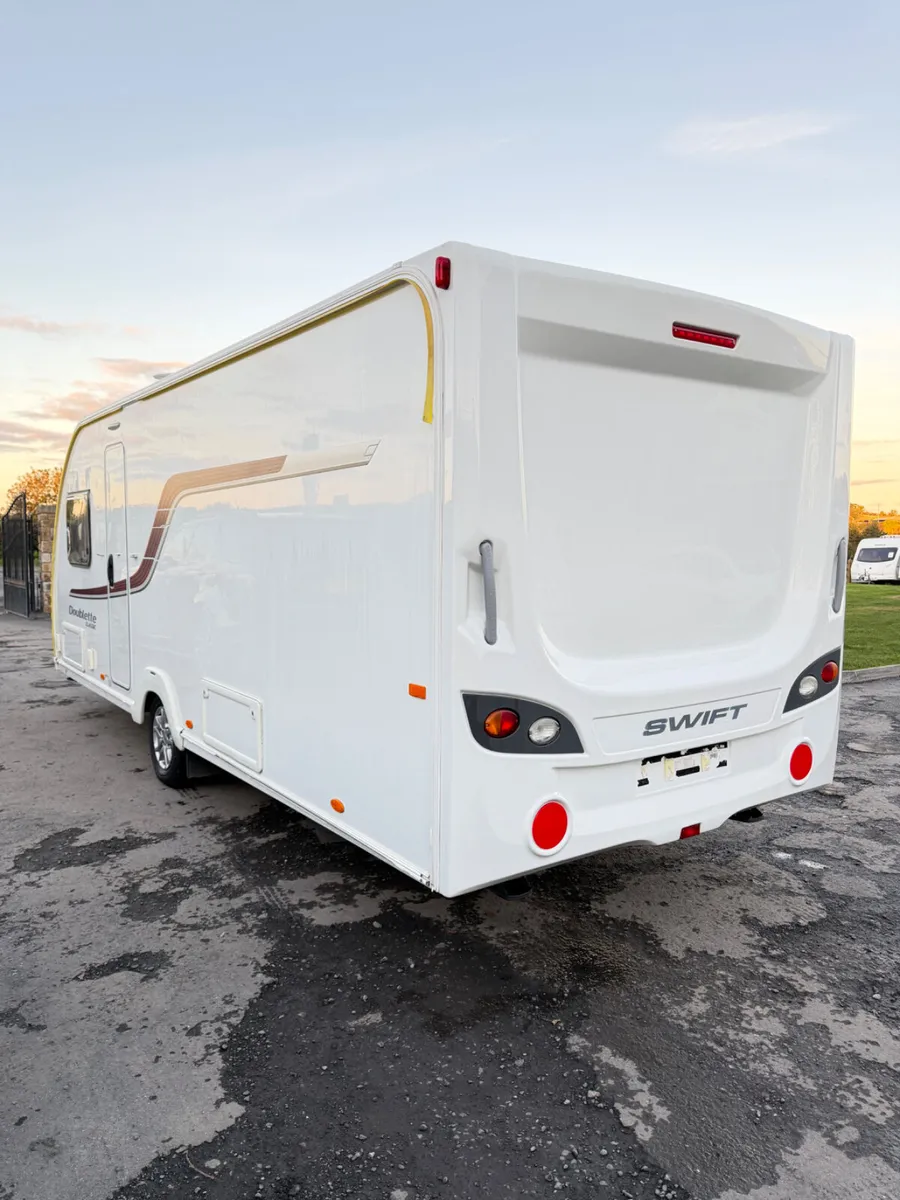 ✨BARGAIN 2015 SWIFT DOUBLETTE 4 BERTH ISLAND BED✨ - Image 2
