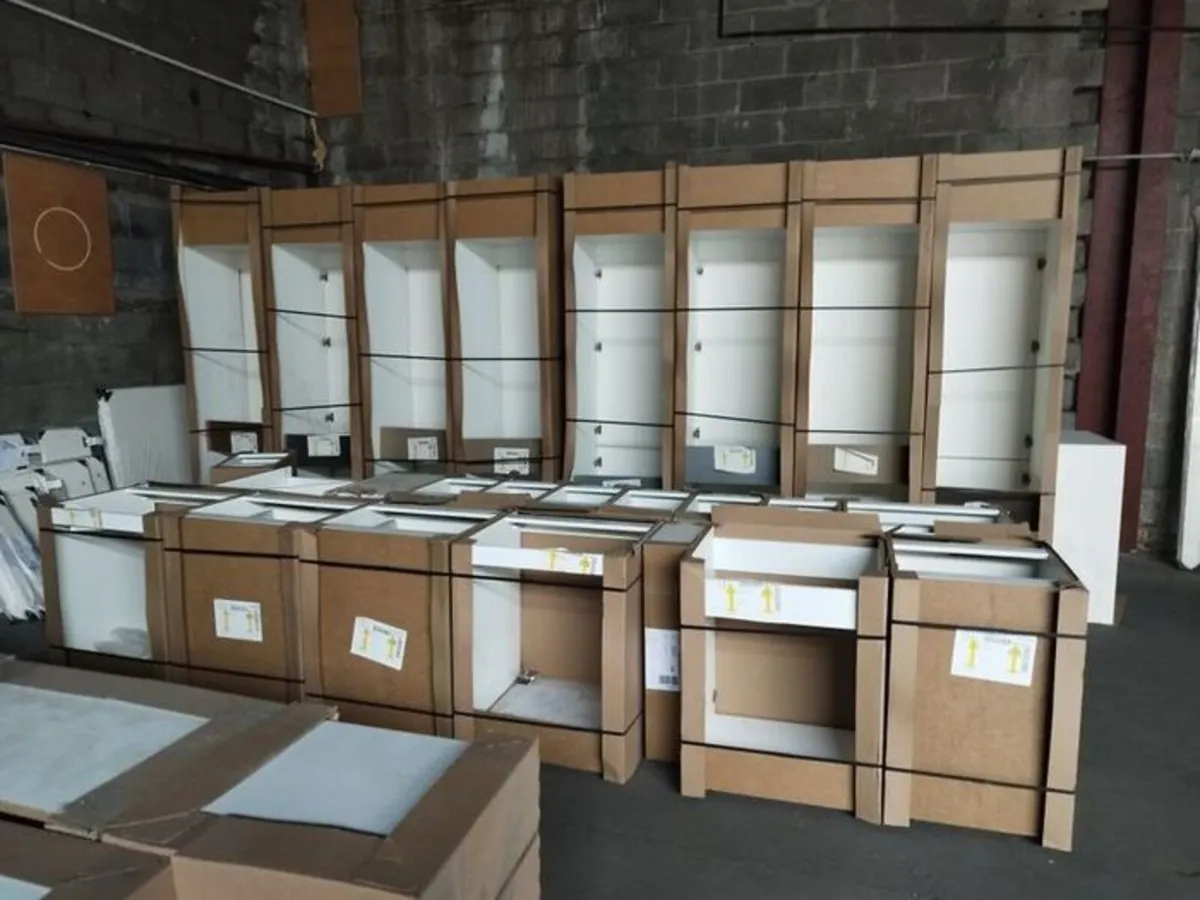 Kitchen cabinets need gone asap - Image 1