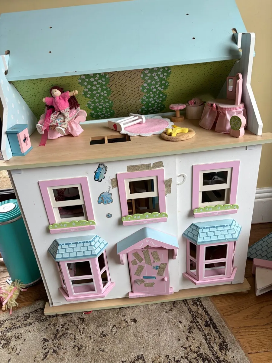 Dolls house - Image 1