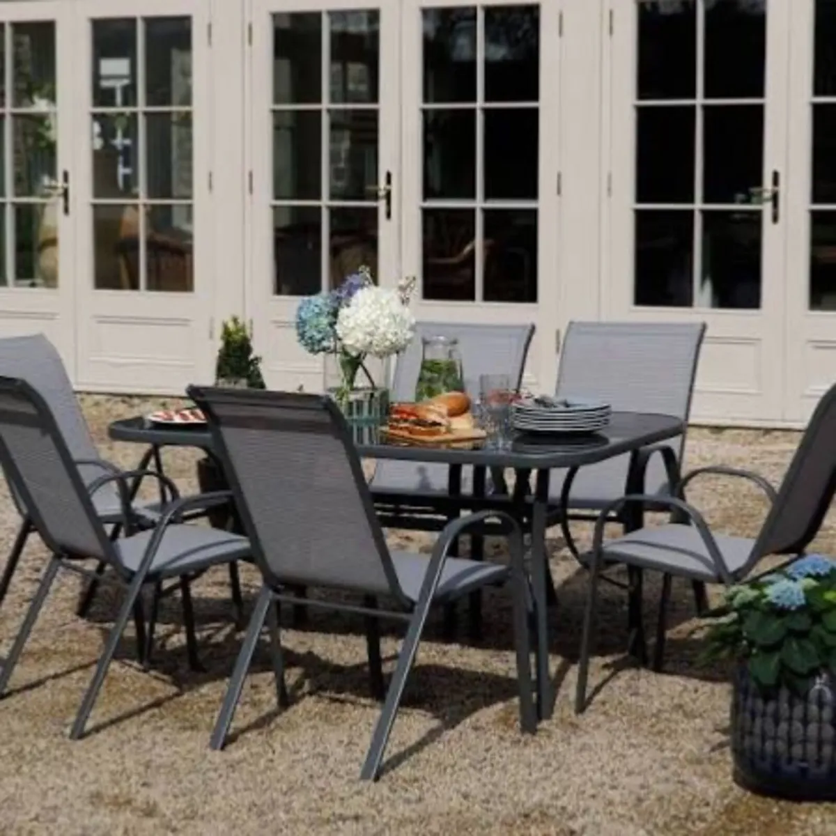 Table & Chairs