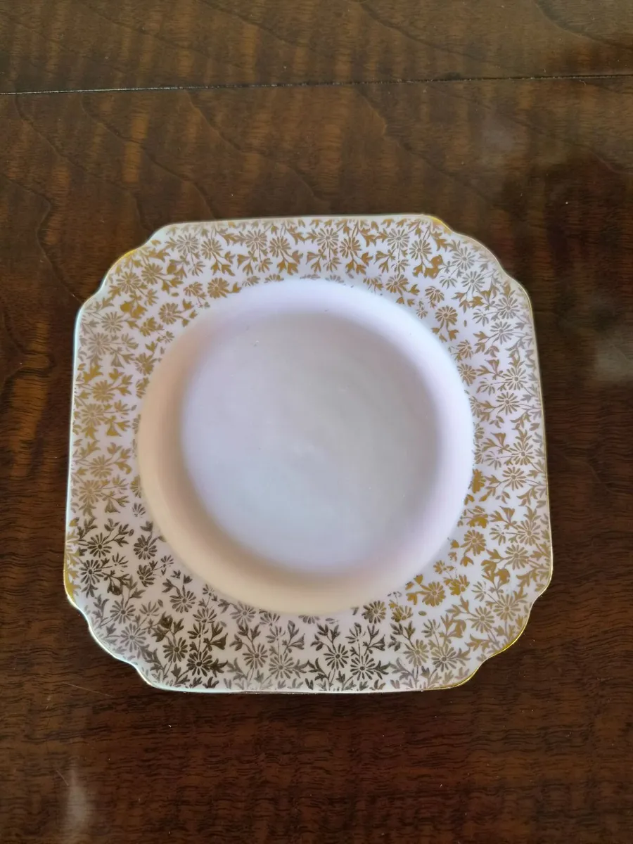 Royal Tara Vintage 1940's China Plates - Image 2