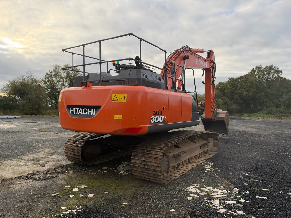 Hitachi zx300lc - 6 excavator - Image 3