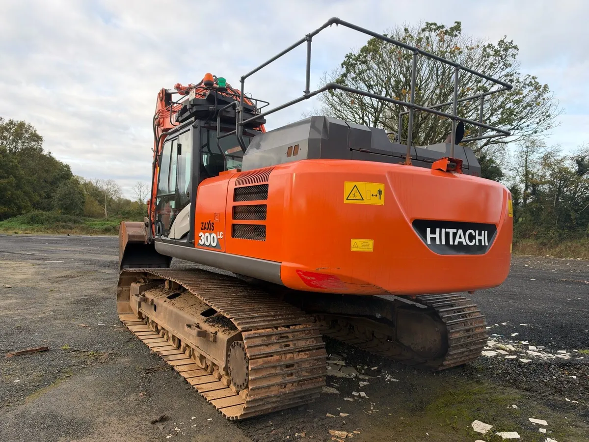 Hitachi zx300lc - 6 excavator - Image 2