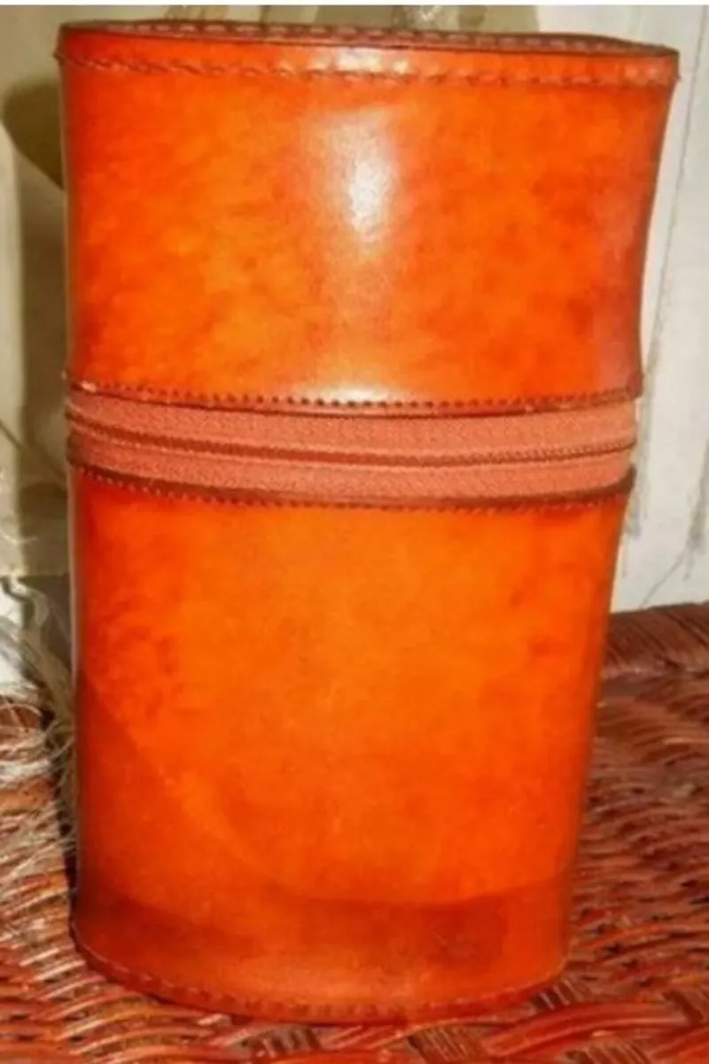 Vintage Harrods Hip flask & Leather Case - Image 2