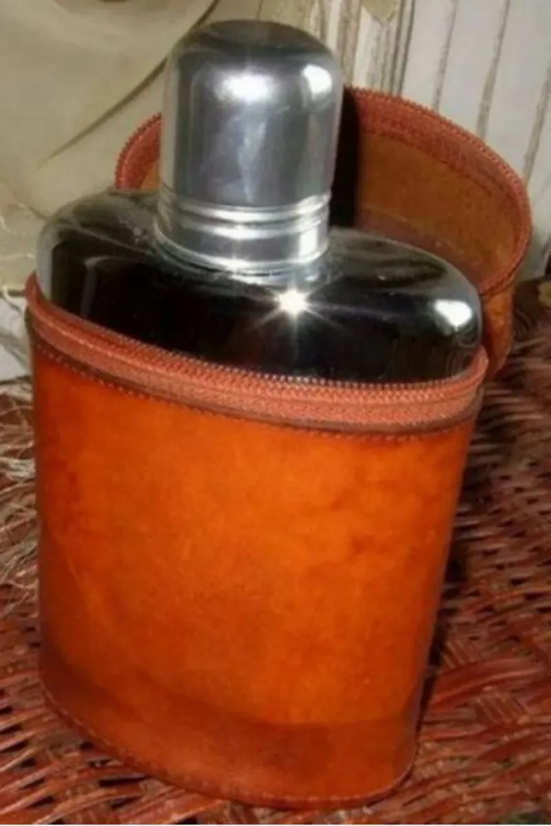 Vintage Harrods Hip flask & Leather Case - Image 1