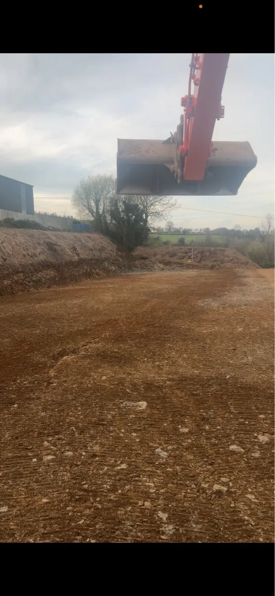 Digger hire 13 tonne machines with drivers - Image 2