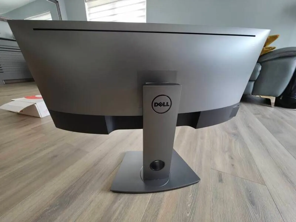 34-inch curved monitor plus privacy screen - Image 2
