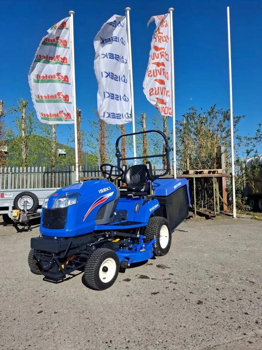 Iseki SXG324 ride on mower - Image 3