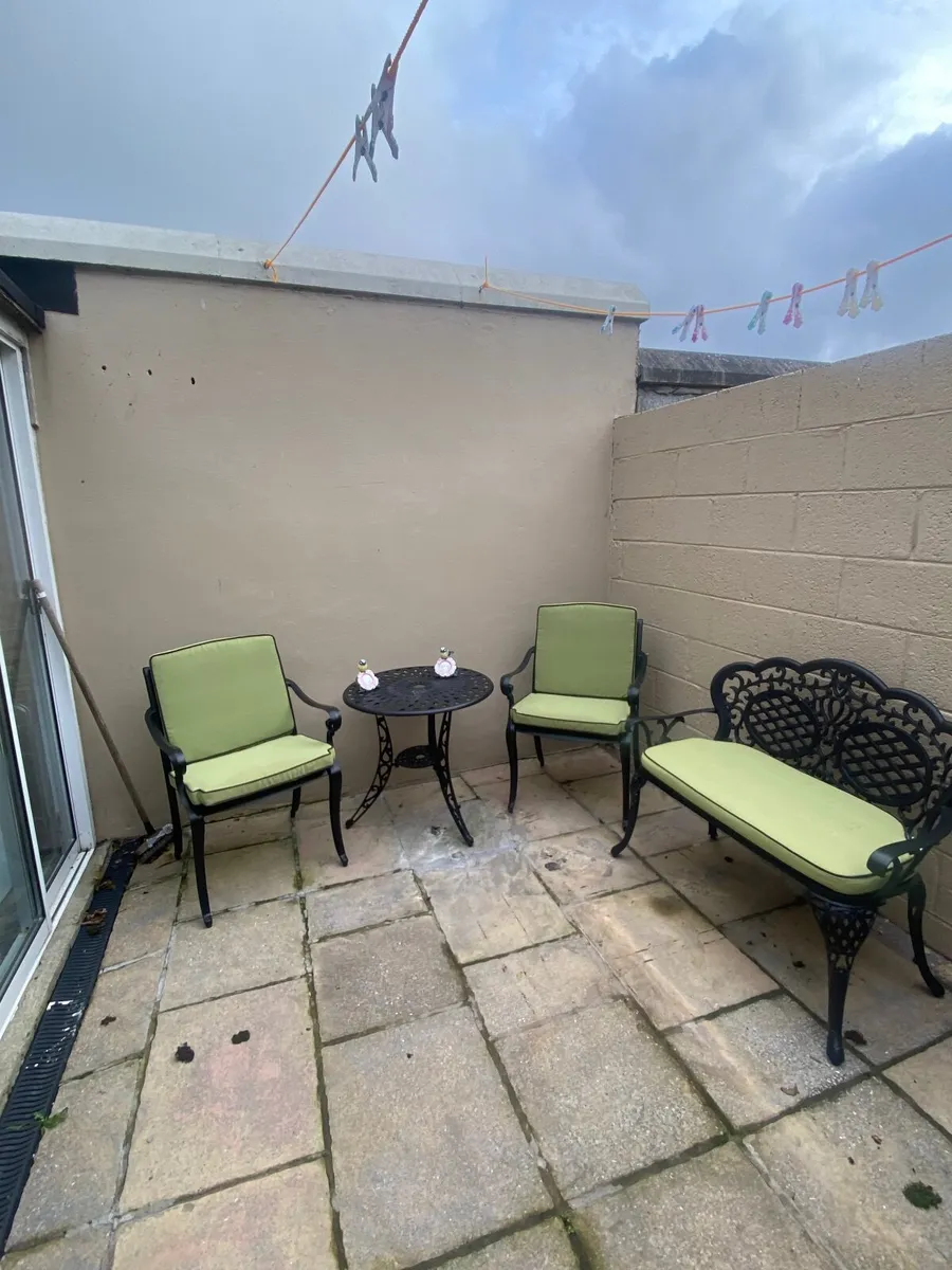 Garden furniture - Image 1