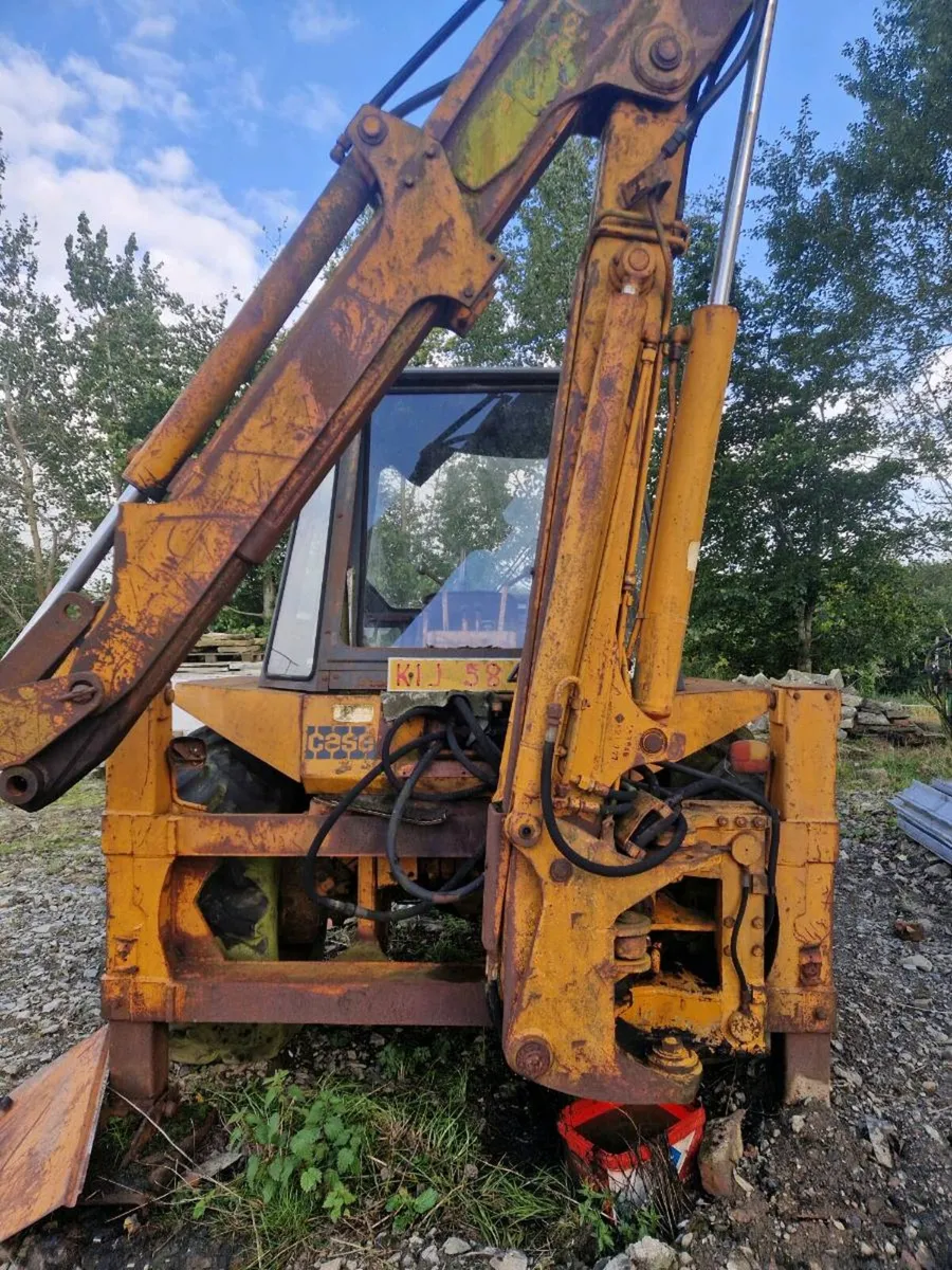 Case 580F digger - Image 4