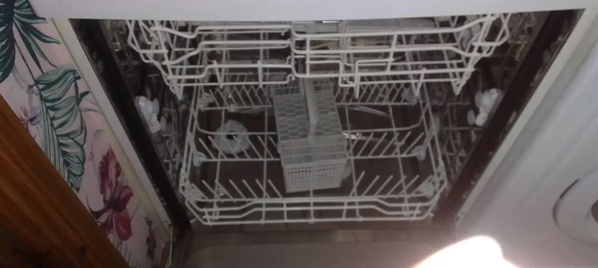 Dishwasher - Image 1