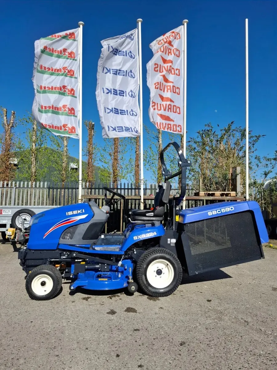 Iseki SXG324 ride on mower - Image 4